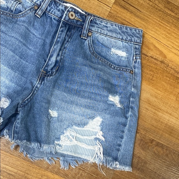 KanCan Distressed Denim Blue Shorts size medium - Picture 3 of 9